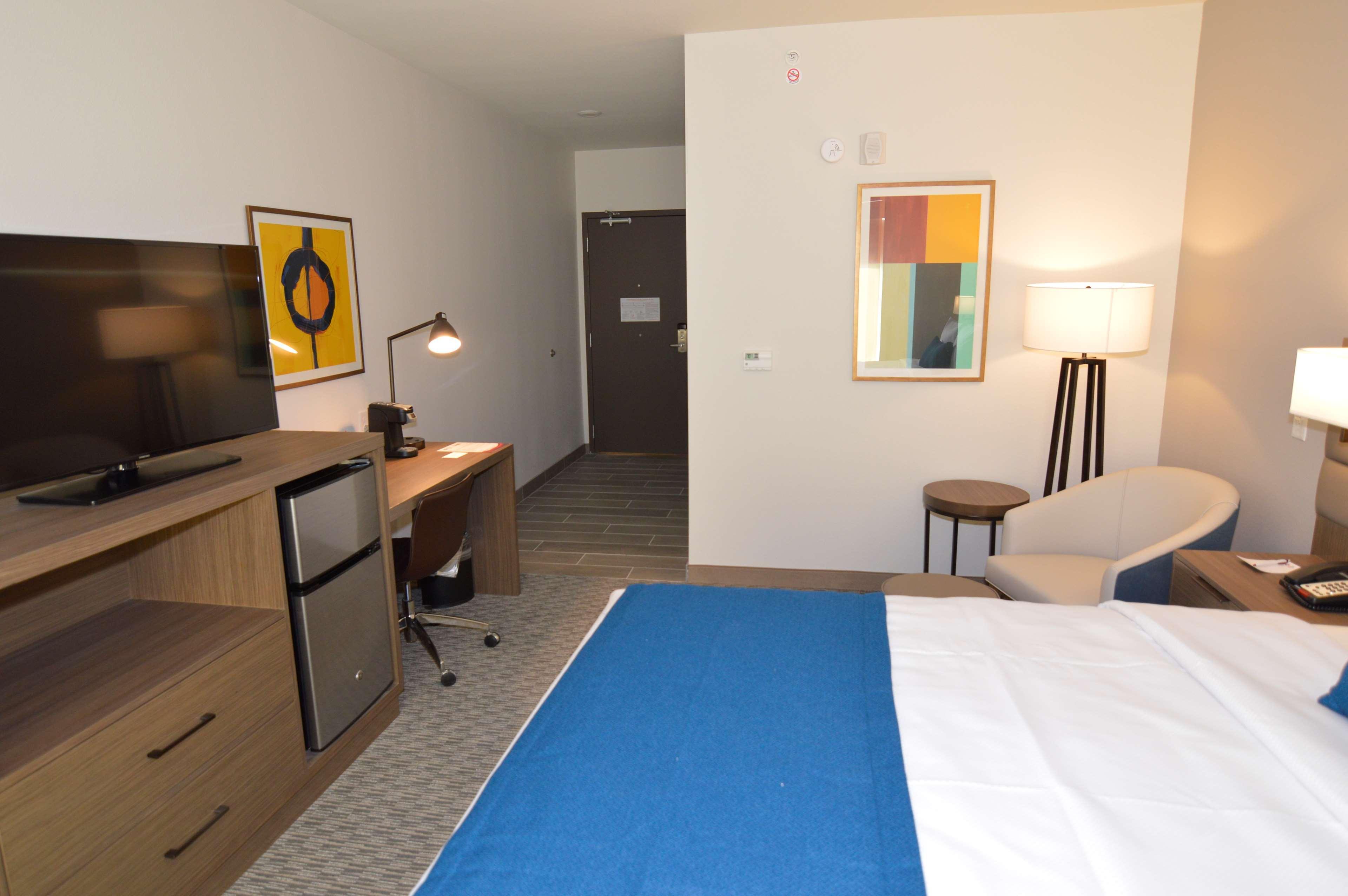 Best Western Plus Drayton Valley All Suites Exterior photo