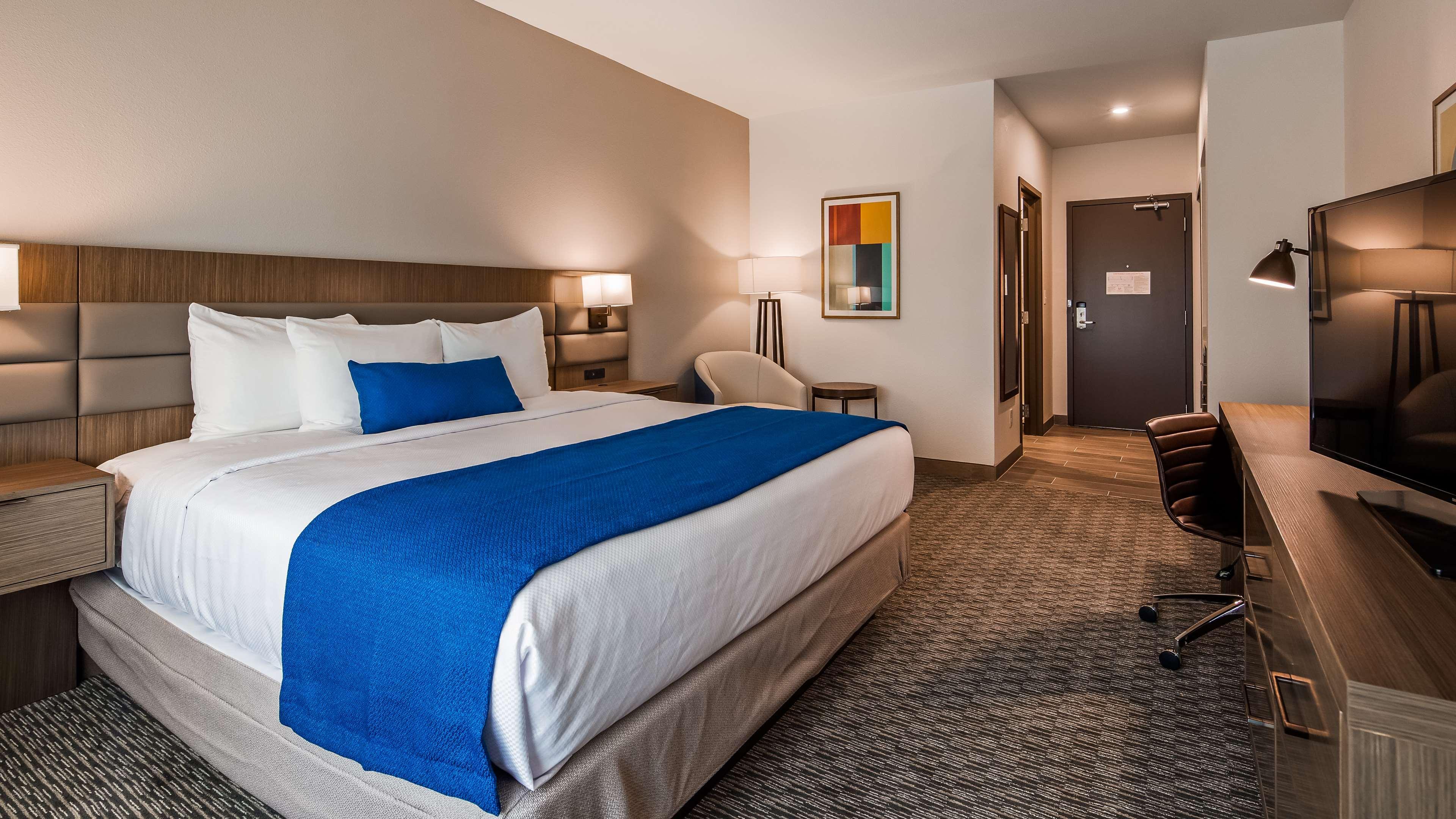 Best Western Plus Drayton Valley All Suites Exterior photo