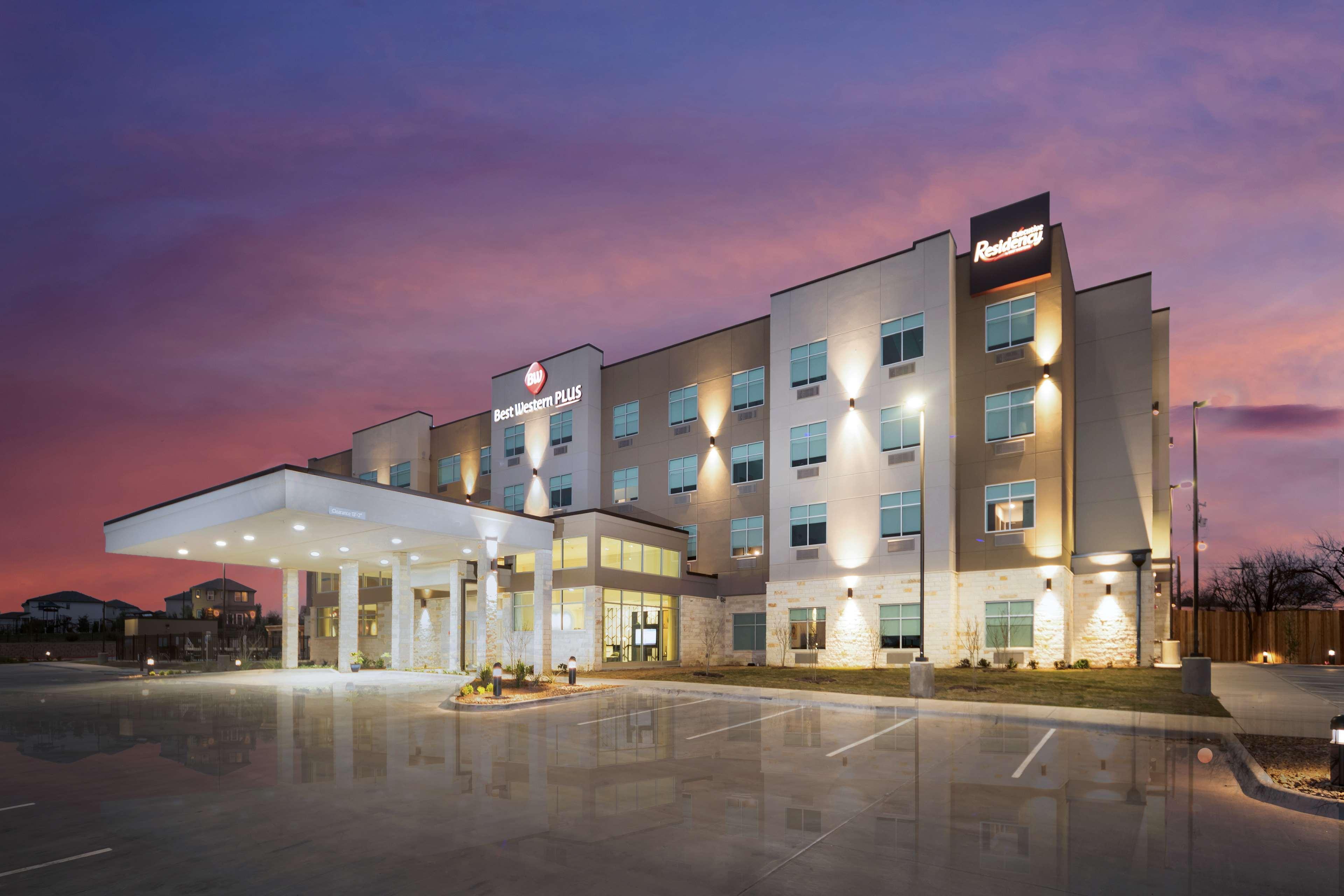 Best Western Plus Drayton Valley All Suites Exterior photo